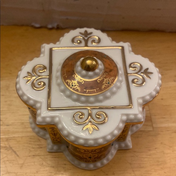 Lenox Other - Lenox majestic royal tortoise box. Trinket box and cover. About 3x 1.75
